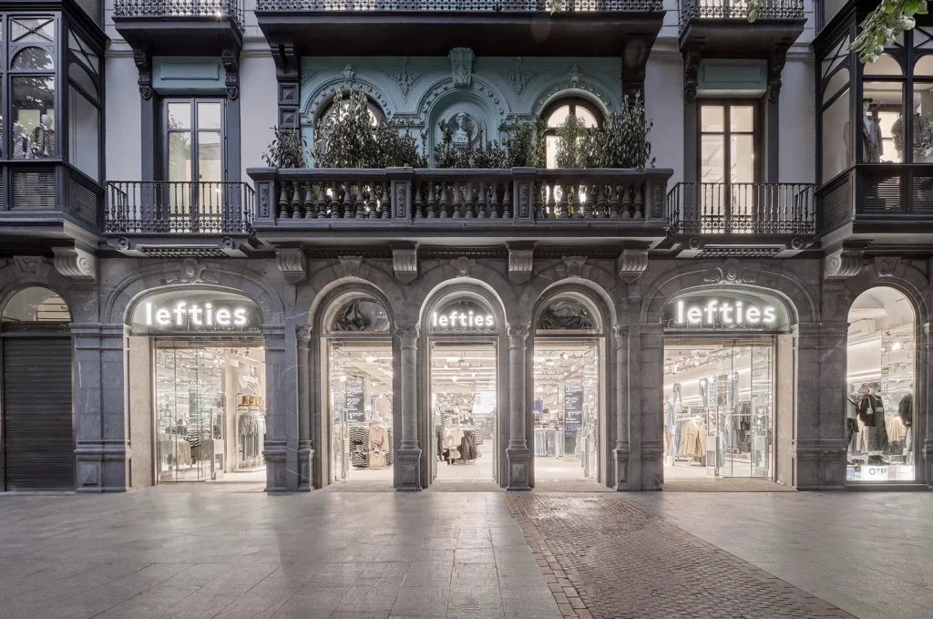 La nueva tienda digital de Lefties en Bilbao españa. Con la utilización de nuevas tecnologias.